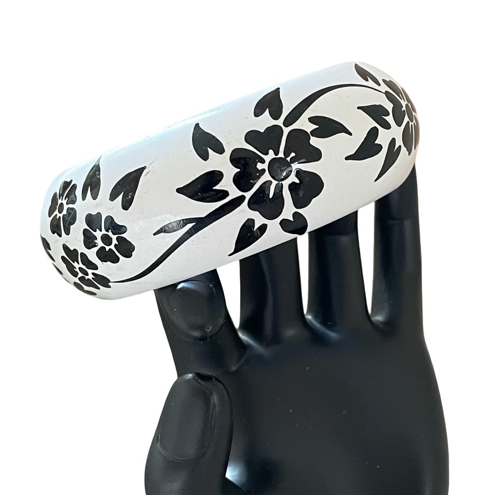 Vintage Black And White Painted Wood Floral Bangle Bracelet